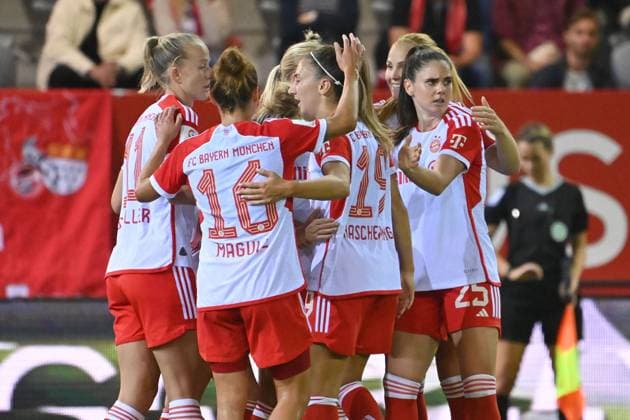 collective goal cheer around Pernile HARDER FCB after goal to 1 0, jubilation,joy,enthusiasm,action football googfle pixel Bundesliga of the women season 2023 2024, 2 matchday, Spieltag02, FC Bayern Muenchen 1 FC Koeln on 02 10 2023 FC Bayern Campus
