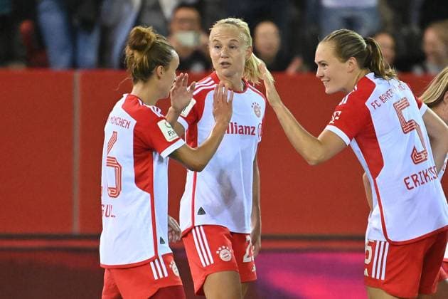 Goal celebration v li Lina MAGULL FCB , Goalkeeper Pernile HARDER FCB , Magdalena ERIKSSON FCB , Jubel,Freude,Begeisterung,Aktion Fussball Googfle Pixel Bundesliga der Frauen Saison 2023 2024, 2 Spieltag, Spieltag02, FC Bayern Muenchen 1 FC Koeln am 02 10 2023 FC Bayern Campus