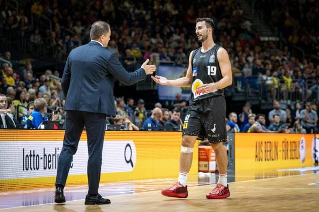 Basketball Berlin 02 10 2023 Season 2023 2024 1 Bundesliga easyCredit BBL Alba Berlin HAKRO Merlins Crailsheim Leo Westermann Crailsheim, No 19 Nikola Markovic Crailsheim, coach