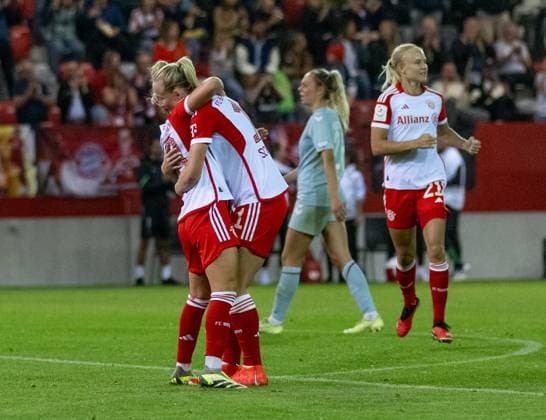 Lea Schueller FC Bayern Muenchen Frauen, 11, right celebrates with Linda Dallmann FC Bayern Muenchen Frauen, 10 their goal to 2 0 FC Bayern Muenchen Frauen against 1 FC Koeln, Football, Womens Bundesliga, 2 Matchday, Season 2023 2024, 02 10 2023 DFL DFB REGULATES PROHIBIT ANY USE OF PHOTOGRAPHS as IMAGE SEQUENCES and or QUASI VIDEO FC Bayern Muenchen Women vs 1 FC Koeln, Football, Womens Bundesliga, 2 Matchday, Season 2023 2024, 02 10 2023 Muenchen Copyright: xEibner-Pressefoto Feinerx EP_HFR