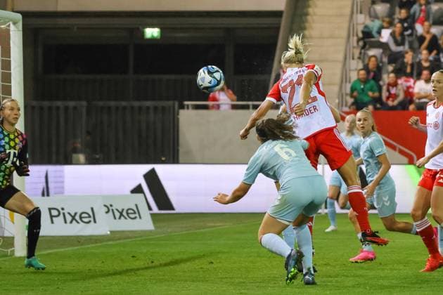 Goal to 1 0 by Pernille Harder FC Bayern Muenchen, 21 FC Bayern Muenchen vs 1 FC Koeln, Football Google Pixel Womens Bundesliga, 2 Matchday, Season 23 24, 02 10 2023 DFL REGULATES PROHIBIT ANY USE OF PHOTOGRAPHS AS IMAGE SEQUENCES FC Bayern Muenchen vs 1 FC Koeln, Football Google Pixel Womens Bundesliga, 2 Matchday, Season 23 24, 02 10 2023 Muenchen Copyright: xEibner-Pressefoto JennixMaulx EP_JML