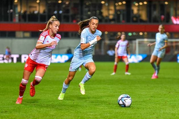 Giulia Gwinn 7 FC Bayern and Natalia Padilla Bidas 22 Cologne in action at the Google Pixel womens Bundesliga match FC Bayern München 1 FC Köln on 02 10 2023 Munich FC Bayern Campus Bayern Germany