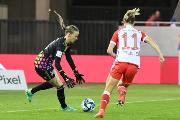 Womens soccer PAL Jasmin in front of SCHÜLLER Lea at the Google Pixel womens soccer Bundesliga match of FC Bayern Munich against 1 FC Köln on 02 10 2023, Germany, Bayern Munich FC Bayern Campus Bayern Germany
