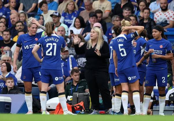 London, England, 1st October 2023. Emma Hayes manager of Chelsea during the Barclays FA Women s Super League match at Stamford Bridge, London. Picture credit should read: David Klein Sportimage EDITORIAL USE ONLY. No use with unauthorised audio, video, data, fixture lists, club league logos or live services. Online in-match use limited to 120 images, no video emulation. No use in betting, games or single club league player publications. SPI-2621