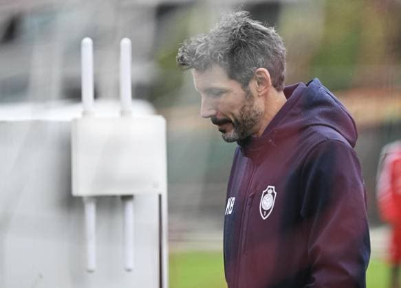 Antwerp s head coach Mark van Bommel pictured during a training session of Belgian soccer team Royal Antwerp FC, on Tuesday 03 October 2023 in Antwerp. The team is preparing for tomorrow s game against Ukrainian club Shakhtar Donetsk, on day two of the Champions League group stage, in the group H. TOM GOYVAERTS TomxGoyvaerts  x76096957x