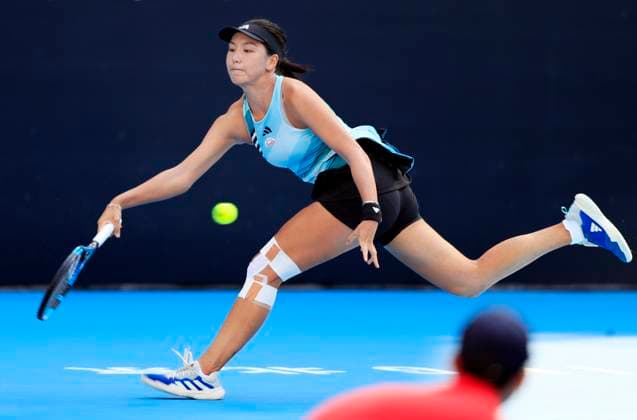 (231003) -- BEIJING, Oct. 3, 2023 -- China s Wang Xinyu hits a return to Russia s Daria Kasatkina during the women s singles second round match at 2023 China Open tennis tournament in Beijing, capital of China, Oct. 3, 2023. ) (SP)CHINA-BEIJING-TENNIS-CHINA OPEN-WOMEN S SINGLES-2ND ROUND (CN) LuoxYuan 