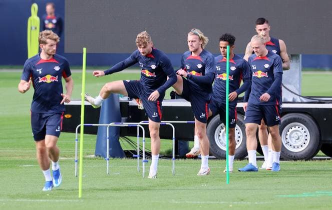 RB Leipzig Training Champions League Leipzig, 03 10 2023, RB Training Center, UEFA Champions League , RB Leipzig final training on the eve of RBL v Manchester City , Pictured from l Christopher Lenz, Timo Werner, Fabio Carvalho, Emil Forsberg, Xaver Schlager and Benjamin Sesko all RB Leipzig , Picture Point