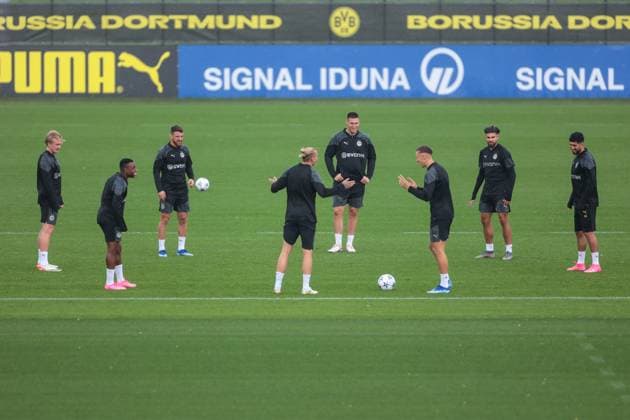 03 10 2023, Football, 2023 2024 season, 1 Bundesliga, Training Borussia Dortmund, v l Julian Brandt Borussia Dortmund , Youssoufa Moukoko Borussia Dortmund , Salih Özcan Borussia Dortmund , Marius Wolf Borussia Dortmund , Niklas Süle Borussia Dortmund , Nico Schlotterbeck Borussia Dortmund , Antonios Papadopoulos Borussia Dortmund , Borussia Dortmund , Dortmund training ground BVB NRW Germany xRHR PHOTO DEx Copyright: DennisxEwert RHR-FOTOx RHR-FOTO DE