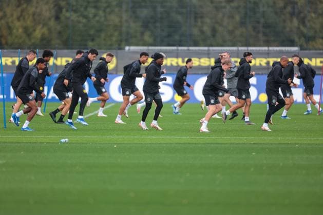 03 10 2023, football, season 2023 2024, 1 Bundesliga, training Borussia Dortmund, BVB players warm up, Dortmund training ground BVB NRW Germany xRHR PHOTO DEx Copyright: DennisxEwert RHR-FOTOx RHR-FOTO DE