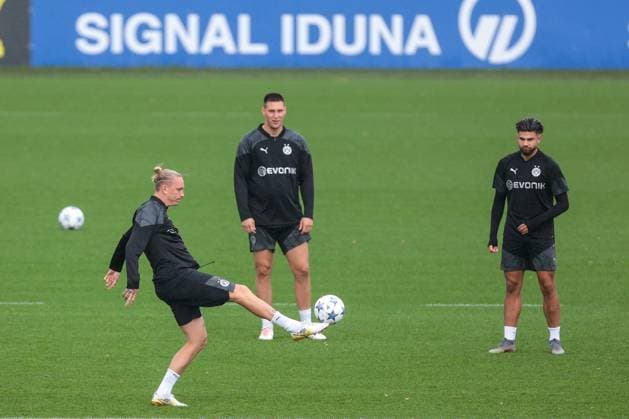 03 10 2023, football, season 2023 2024, 1 Bundesliga, training Borussia Dortmund, f l Marius Wolf Borussia Dortmund , Niklas Süle Borussia Dortmund , Antonios Papadopoulos Borussia Dortmund , Dortmund training ground BVB NRW Germany xRHR PHOTO DEx Copyright: DennisxEwert RHR-FOTOx RHR-FOTO DE