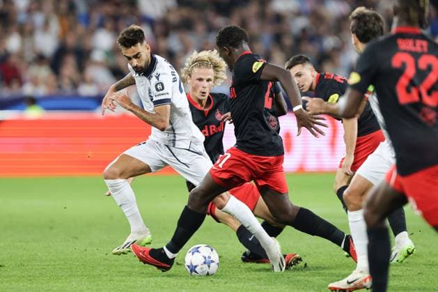 SOCCER - UEFA CL, RBS vs Sociedad SALZBURG,AUSTRIA,03.OCT.23 - SOCCER - UEFA Champions League, group stage, Red Bull Salzburg vs Real Sociedad. Image shows Brais Mendez (Sociedad) and Maurits Kjaergaard (RBS).  GEPAxpictures xMathiasxMandl
