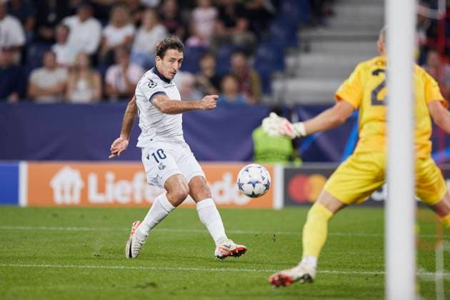 FC Red Bull Salzburg v Real Sociedad: Group D - UEFA Champions League 2023 24 Mikel Oyarzabal of Real Sociedad shoots the ball during the UEFA Champions League match between FC Red Bull Salzburg and Real Sociedad at Red Bull Arena on October 3, 2023, in Salzburg, Austria. Salzburg Red Bull Arena Salzburg Austria RL_RBSvRSO_040 Copyright: xRicardoxLarreinax