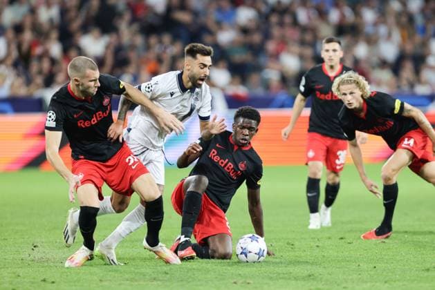 SOCCER - UEFA CL, RBS vs Sociedad SALZBURG,AUSTRIA,03.OCT.23 - SOCCER - UEFA Champions League, group stage, Red Bull Salzburg vs Real Sociedad. Image shows Strahinja Pavlovic (RBS), Brais Mendez (Sociedad), Lucas Gourna-Douath and Maurits Kjaergaard (RBS).  GEPAxpictures xMathiasxMandl