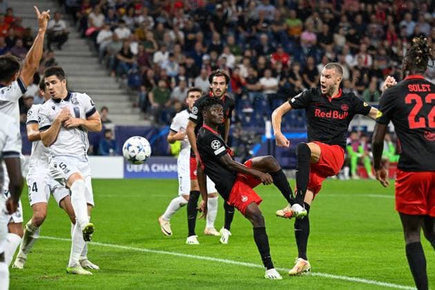 SOCCER - UEFA CL, RBS vs Sociedad SALZBURG,AUSTRIA,03.OCT.23 - SOCCER - UEFA Champions League, group stage, Red Bull Salzburg vs Real Sociedad. Image shows Igor Zubeldia (Sociedad), Karim Konate and Strahinja PavloviÄ‡ (Salzburg).  GEPAxpictures xDanielxSchoenherr