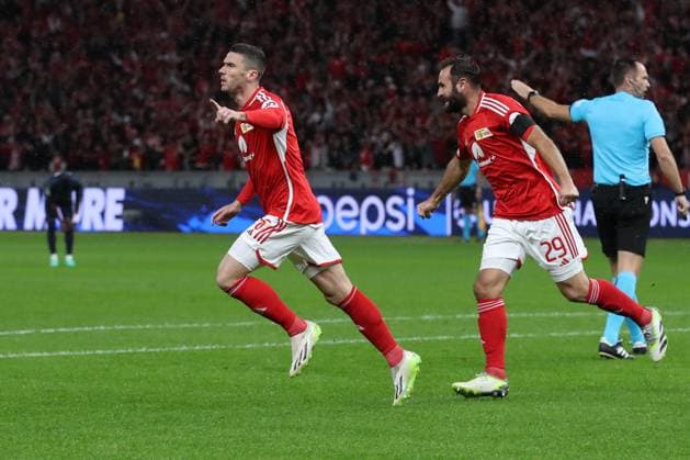 03 10 2023, xtgx, football, UEFA Champions League, 1 FC Union Berlin Sporting Braga emspor, v l Robin Gosens Union Berlin,6 cheers here after scoring 1 0, but the goal was disallowed for offside DFL DFB REGULATES PROHIBIT ANY USE OF PHOTOGRAPHS as IMAGE SEQUENCES and or QUASI VIDEO Olympiastadion