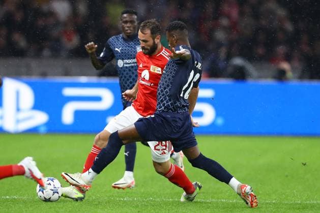 03 10 2023, xtgx, football, UEFA Champions League, 1 FC Union Berlin Sporting Braga emspor, v l Lucas Tousart Union Berlin, 29 , Christian Borja Braga, 26 duel, duel, fight, tackle DFL DFB REGULATES PROHIBIT ANY USE OF PHOTOGRAPHS as IMAGE SEQUENCES and or QUASI VIDEO Olympiastadion
