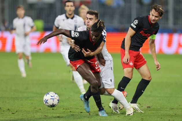 SOCCER - UEFA CL, RBS vs Sociedad SALZBURG,AUSTRIA,03.OCT.23 - SOCCER - UEFA Champions League, group stage, Red Bull Salzburg vs Real Sociedad. Image shows Oumar Solet (RBS), Ander Barrenetxea (Sociedad) and Amar Dedic (RBS).  GEPAxpictures xMathiasxMandl
