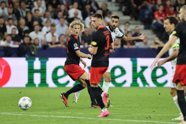SOCCER - UEFA CL, RBS vs Sociedad SALZBURG,AUSTRIA,03.OCT.23 - SOCCER - UEFA Champions League, group stage, Red Bull Salzburg vs Real Sociedad. Image shows Maurits Kjaergaard (RBS) and Brais Mendez (Sociedad).  GEPAxpictures xMathiasxMandl