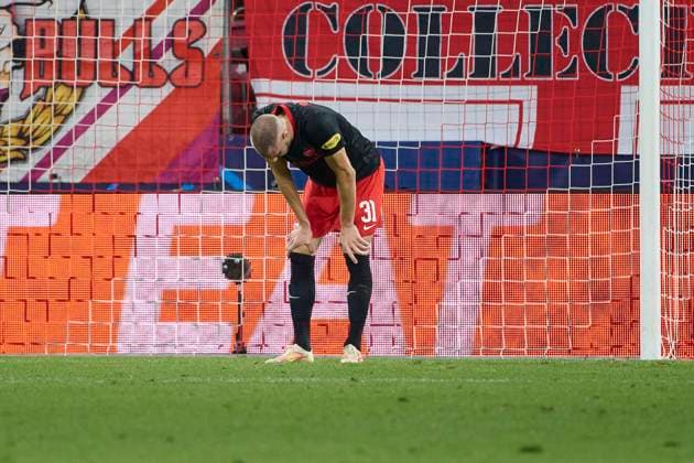Salzburg, Austria 03 October 2023 Champions League 2023 2024 RB Salzburg vs Real Sociedad Pictured Strahinja Pavlovic FC Salzburg frustrated after conceding goal to 0 2 Red Bull Arena Copyright: xFotostandx xWassmuthx