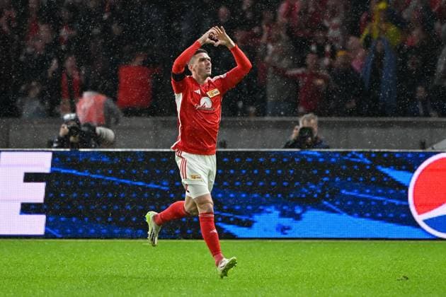 Football, Men, 2023 2024 season, UEFA Champions League Group C, Matchday 2 , 1 FC Union Berlin Sporting Braga, v l Robin Gosens 1 FC Union Berlin goal celebration, cheers after scoring 1 0 was reviewed and withdrawn by VAR, 03 10 2023, Copyright: xMatthiasxKochx
