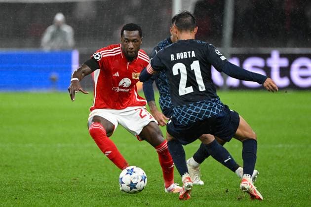 Football, Men, Season 2023 2024, UEFA Champions League Group C, Matchday 2 , 1 FC Union Berlin Sporting Braga, v l Sheraldo Becker 1 FC Union Berlin and Ricardo Horta Sporting Braga in duel, battle for the ball, 03 10 2023, Copyright: xMatthiasxKochx