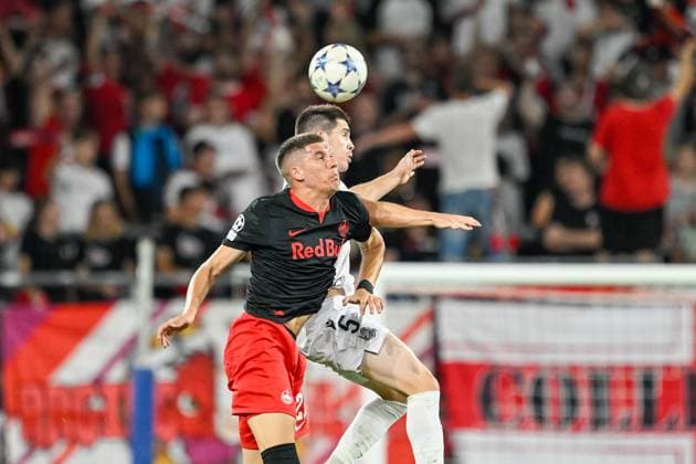 SOCCER - UEFA CL, RBS vs Sociedad iSALZBURG,AUSTRIA,03.OCT.23 - SOCCER - UEFA Champions League, group stage, Red Bull Salzburg vs Real Sociedad. Image shows Petar Ratkov (Salzburg) and Igor Zubeldia (Sociedad).  GEPAxpictures xDanielxSchoenherr