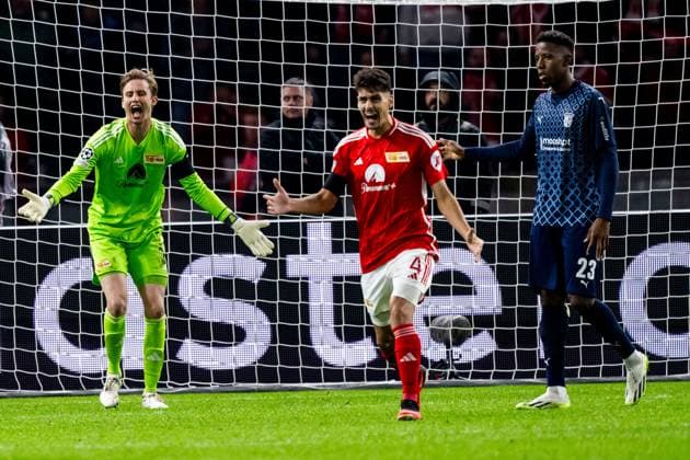 03 10 2023, xfrx, football UEFA Champions League, Union Berlin Sporting Braga emspor, v l Frederik Ronnow Union Berlin DFL DFB REGULATIONS PROHIBIT ANY USE OF PHOTOGRAPHS as IMAGE SEQUENCES and or QUASI VIDEO Berlin