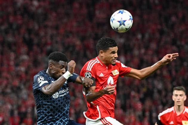 Football, Men, 2023 2024 season, UEFA Champions League Group C, Matchday 2 , 1 FC Union Berlin Sporting Braga, v l Josafat Mendes Sporting Braga and Danilho Doekhi 1 FC Union Berlin in duel, battle for the ball, 03 10 2023, Copyright: xMatthiasxKochx