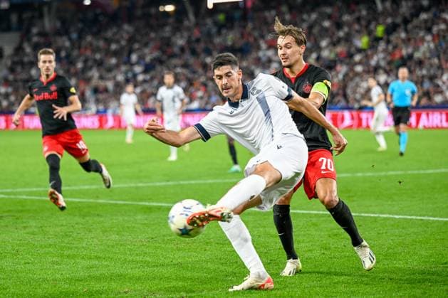 SOCCER - UEFA CL, RBS vs Sociedad iSALZBURG,AUSTRIA,03.OCT.23 - SOCCER - UEFA Champions League, group stage, Red Bull Salzburg vs Real Sociedad. Image shows Carlos Fernandez (Sociedad) and Amar Dedic (Salzburg).  GEPAxpictures xDanielxSchoenherr