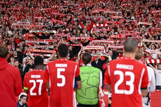 03 10 2023, Football, Champions League, Matchday 2, Season 2023 2024, 1 FC Union Berlin Sporting Braga, The fans comfort the team of 1 FC Union Berlin xRHR PHOTO TKx Copyright: RHR-FOTOx RHR-FOTO TK