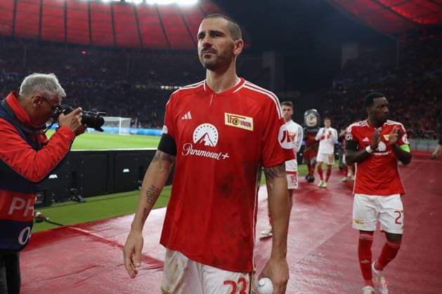 03 10 2023, xtgx, football, UEFA Champions League, 1 FC Union Berlin Sporting Braga emspor, v l Leonardo Bonucci Union Berlin, 23 disappointed, looks disappointed, dejected, disappointed DFL DFB REGULATES PROHIBIT ANY USE OF PHOTOGRAPHS as IMAGE SEQUENCES and or QUASI VIDEO Olympiastadion