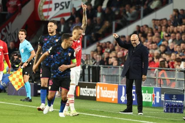 EINDHOVEN, 03-10-2023, Philips Stadium, UEFA Champions League season 2023 2024 match between PSV and Sevilla. PSV coach trainer Peter Bosz PSV - Sevilla  x22612481x Copyright: