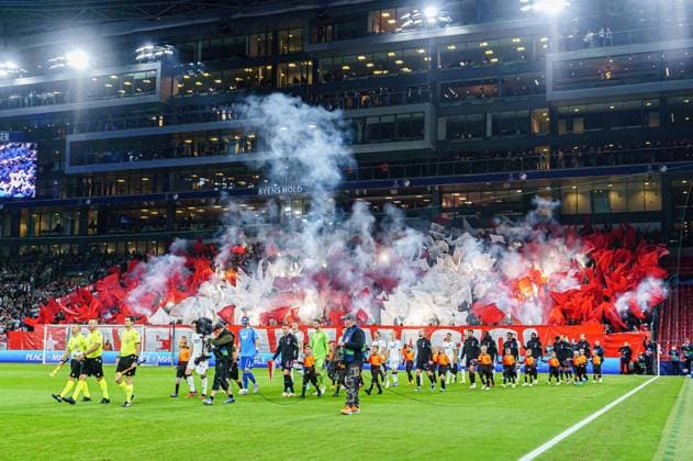 Teams run in, background pyrotechnics fans Ultras FC Bayern Muenchen DEN, FC Copenhagen vs FC Bayern Muenchen, football, Champions League, Group A, Matchday 2, Season 2023 2024, 03 10 2023 DEN, FC Copenhagen vs FC Bayern Muenchen, football, Champions League, Group A, Matchday 2, Season 2023 2024, 03 10 2023 Copenhagen Copyright: xEibner-Pressefoto MarcelxvonxFehrnx EP_MFN
