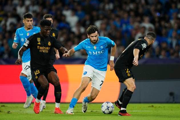 SSC Napoli v Real Madrid CF: Group C - UEFA Champions League 2023 24 Eljif Elmas Central Midfield of Napoli and North Macedonia in action during the UEFA Champions League match between SCC Napoli and Real Madrid at Stadio Diego Armando Maradona on October 3, 2023 in Naples, Italy. Napoli Italy  Copyright: xJosexBretonx originalFilename:breton-sscnapol231003_npoAP.jpg