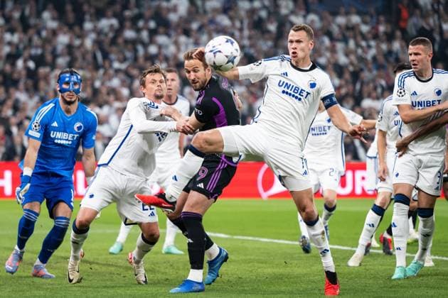 231003 Harry Kane of Bayern Munich and Viktor Claesson of Copenhagen during the UEFA Champions League football match between FC Copenhagen and Bayern Munich on October 3, 2023 in Copenhagen Photo Petter Arvidson BILDBYRAN code PA PA0658 fotboll football soccer fotball champions league fc copenhagen bayern münchen bbeng bayern munich fc köpenhamn  Copyright: PETTERxARVIDSON BB231003PA039
