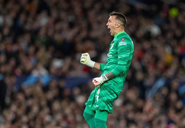 Football - UEFA Champions League - Group A - Manchester United, ManU FC v Galatasaray S.K. MANCHESTER, ENGLAND - Tuesday, October 3, 2023: Galatasaray s goalkeeper Fernando Muslera celebrates his side s first equalising goal during the UEFA Champions League Group A match between Manchester United FC and Galatasaray S.K. at Old Trafford. MANCHESTER Old Trafford GREATER MANCHESTER ENGLAND  Copyright: xDavidxRawcliffex P2023-10-03-Man_Utd_Galatasaray-21