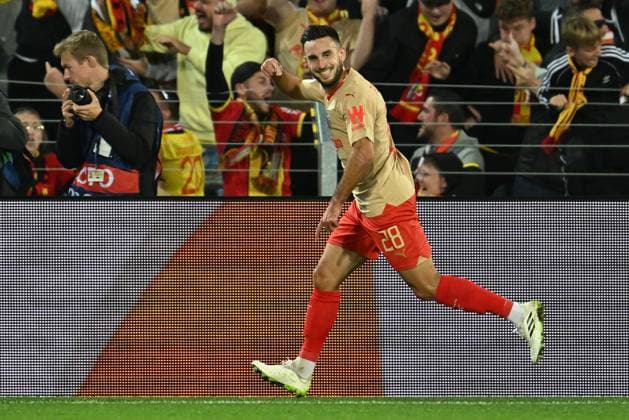 231003 RC Lens vs Arsenal Adrien Thomasson (28) of RC Lens celebrates after scoring the 1-1 equalizer goal during the Uefa Champions League matchday 2 game in group B in the 2023-2024 season between Racing Club de Lens and Arsenal FC on October 3 , 2023 in Lens, France. (Photo by David Catry Isosport) LENS FRANCE  Copyright: xx 408506