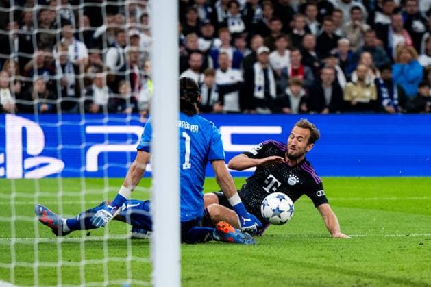 231003 goalkeeper Kamil Grabara of Copenhagen and Harry Kane of Bayern Munich during the UEFA Champions League football match between FC Copenhagen and Bayern Munich on October 3, 2023 in Copenhagen Photo Petter Arvidson BILDBYRAN kod PA PA0658 fotboll football soccer fotball champions league fc copenhagen bayern münchen bbeng bayern munich fc köpenhamn  Copyright: PETTERxARVIDSON BB231003PA048