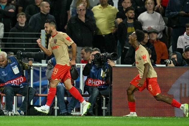 231003 RC Lens vs Arsenal Adrien Thomasson (28) of RC Lens celebrates after scoring the 1-1 equalizer goal during the Uefa Champions League matchday 2 game in group B in the 2023-2024 season between Racing Club de Lens and Arsenal FC on October 3 , 2023 in Lens, France. (Photo by David Catry Isosport) LENS FRANCE  Copyright: xx 408514