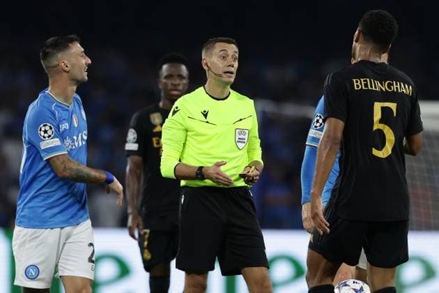 Foto Alessandro Garofalo LaPresse 03 ottobre 2023 Napoli, Italia - Calcio - Champions League 2023 2024 - Napoli Vs Real Madrid - Stadio Diego Armando Maradona. Nella foto: arbitro Turpin October 03, 2023 Naples, Italy Sport - Soccer - Champions League 2023 2024 - Napoli Vs Real Madrid Diego Armando Maradona stadium. In the picture: referee Turpin  Copyright: xAlessandroxGarofalo LaPressex