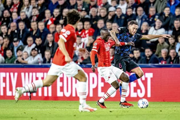 EINDHOVEN, Netherlands, 03-10-2023, SPO, Philips stadium, Champions League, season 2023 2024, PSV player Jordan Teze, Sevilla FC player Lucas Ocampos during the match PSV - Sevilla, Netherlands, Eindhoven on 3 oktober 2023 PSV - Sevilla x22613428x Copyright: