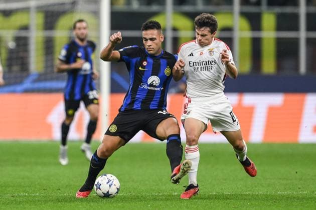 San Siro Stadium, 03.10.23 Lautaro Martinez (10 FC Internazionale) and Joao Neves (87 Benfica Lisbona) during the Champions League Group stage match between FC Internazionale and Benfica at San Siro Stadium in Milan, Italy Soccer (Cristiano Mazzi SPP) Copyright: xCristianoxMazzix xSPPx spp-en-CrMaSp-CM2_6738