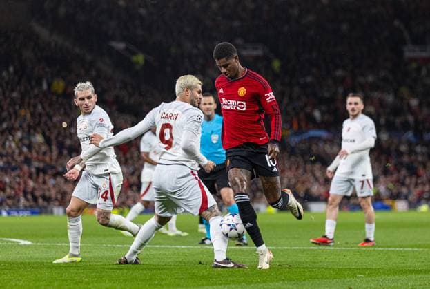 Football - UEFA Champions League - Group A - Manchester United, ManU FC v Galatasaray S.K. MANCHESTER, ENGLAND - Tuesday, October 3, 2023: Manchester United s Marcus Rashford (R) is tackled by Galatasaray s Mauro Icardi during the UEFA Champions League Group A match between Manchester United FC and Galatasaray S.K. at Old Trafford. MANCHESTER Old Trafford GREATER MANCHESTER ENGLAND  Copyright: xDavidxRawcliffex P2023-10-03-Man_Utd_Galatasaray-40