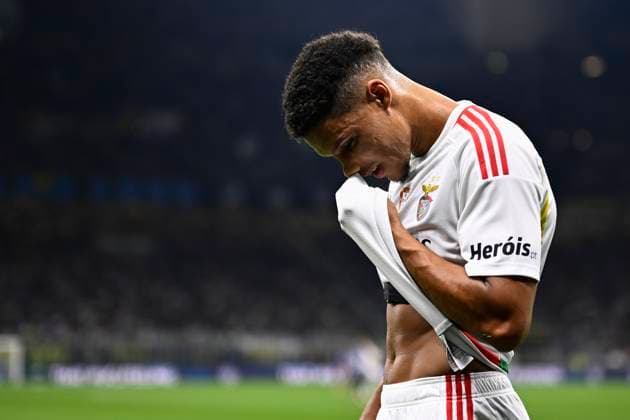 FC Internazionale v SL Benfica - UEFA Champions League Alexander Bah of SL Benfica reacts after an injury during the UEFA Champions League football match between FC Internazionale and SL Benfica. Milan Italy Copyright: xNicolòxCampox