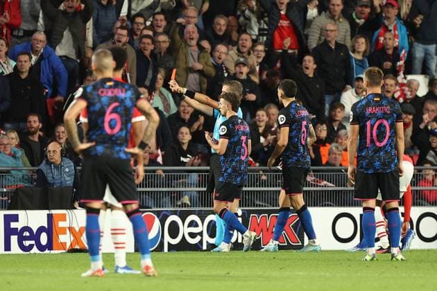 EINDHOVEN, 03-10-2023, Philips Stadium, UEFA Champions League season 2023 2024 match between PSV and Sevilla. referee Daniele Orsato (ITA), Sevilla staff member red card PSV - Sevilla  x22613644x Copyright: