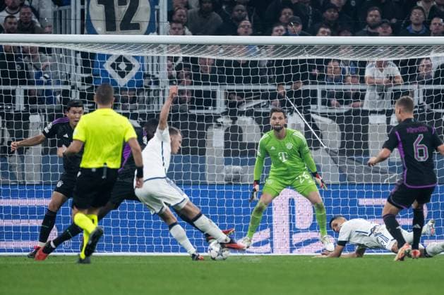 231003 Viktor Claesson of Copenhagen and goalkeeper Sven Ulreich of Bayern Munich during the UEFA Champions League football match between FC Copenhagen and Bayern Munich on October 3, 2023 in Copenhagen Photo Petter Arvidson BILDBYRAN kod PA PA0658 fotboll football soccer fotball champions league fc copenhagen bayern münchen bbeng bayern munich fc köpenhamn  Copyright: PETTERxARVIDSON BB231003PA102