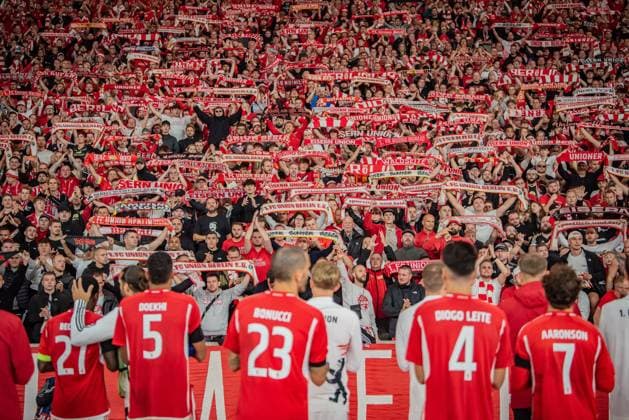 UEFA Champions League 1 FC Union Berlin vs Sporting Braga Berlin, 03 10 2023 Danilo Doekhi 1 FC Union Berlin, 5 , Leonardo Bonucci 1 FC Union Berlin, 23 , Diogo Leite 1 FC Union Berlin, 4 , Brenden Aaronson 1 FC Union Berlin, 7 with 1 FC Union Berlin fans after defeat UEFA Champions Leaguel 1 FC Union Berlin vs Sporting Braga, Olympiastadion, Berlin, 03 10 2023 Copyright: xBEAUTIFULxSPORTS LucianoxLimax