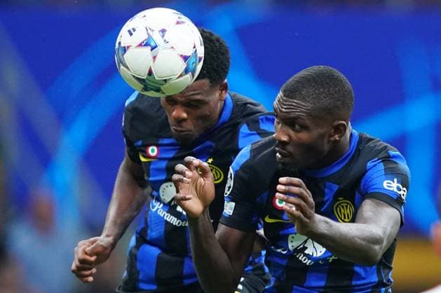 Foto Spada LaPresse 03 Ottobre 2023 - Milano , Italia - calcio - Fc Inter Vs Benfica - Champions League 2023 2024 - Stadio San Siro Nella foto: Denzel Dumfries (FC Inter); Marcus Thuram (FC Inter); October 03 , 2023 Milan , Italy - sport, calcio - Fc Inter Vs Benfica - Champions League 2023 2024 - San Siro Stadium . In the pic : Denzel Dumfries (FC Inter); Marcus Thuram (FC Inter);  Copyright: xSpada LaPressex