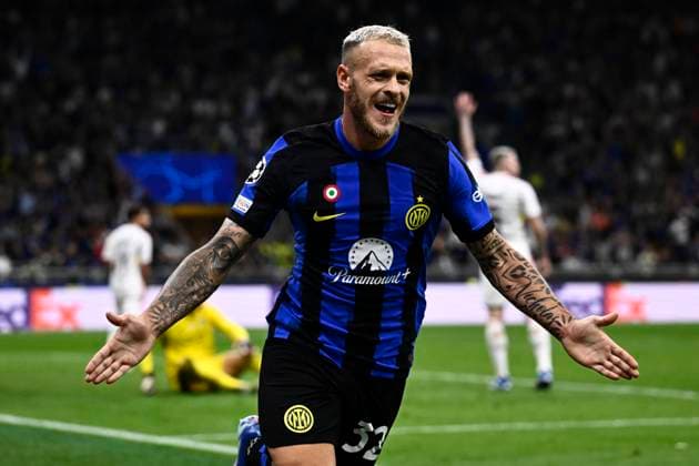 FC Internazionale v SL Benfica - UEFA Champions League Federico Dimarco of FC Internazionale celebrates after scoring a goal later diallowed during the UEFA Champions League football match between FC Internazionale and SL Benfica. Milan Italy Copyright: xNicolòxCampox