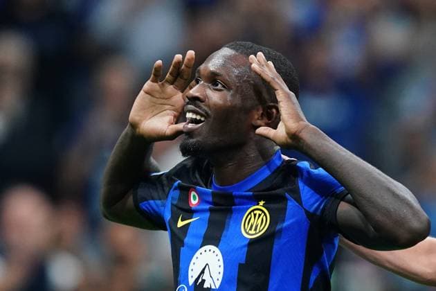 Foto Spada LaPresse 03 Ottobre 2023 - Milano , Italia - calcio - Fc Inter Vs Benfica - Champions League 2023 2024 - Stadio San Siro Nella foto: Marcus Thuram (FC Inter); esultanza dopo gol 1-0 October 03 , 2023 Milan , Italy - sport, calcio - Fc Inter Vs Benfica - Champions League 2023 2024 - San Siro Stadium . In the pic : Marcus Thuram (FC Inter); celebrates after scoring 1-0  Copyright: xSpada LaPressex